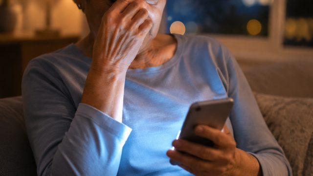 Evening Light Exposure: A New Risk Factor for Eye Health in Seniors